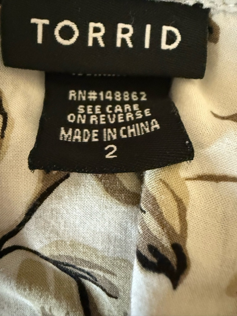 torrid White Floral Button-Front Blouse - Picture 3 of 3